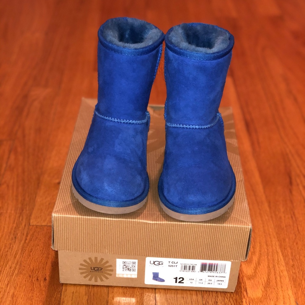 Toddler Girl Classic Short Ugg Boots - Picture 3 of 8